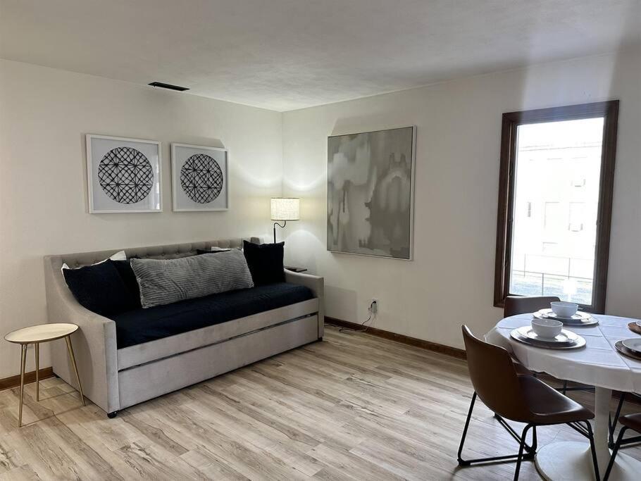 Capital Suite On 6Th Street - King Bed / Downtown! Спрингфилд Экстерьер фото