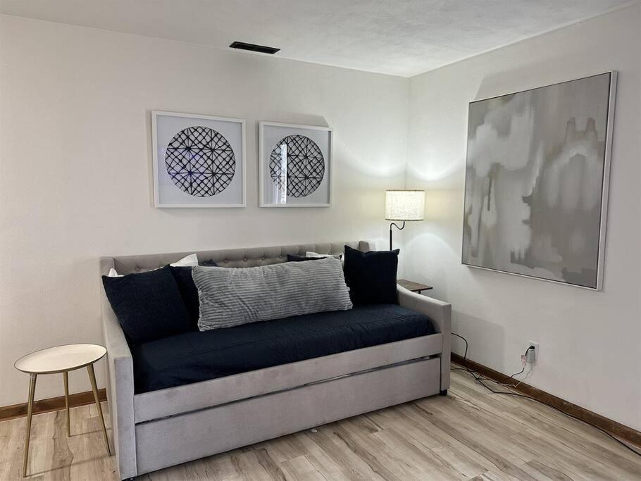 Capital Suite On 6Th Street - King Bed / Downtown! Спрингфилд Экстерьер фото